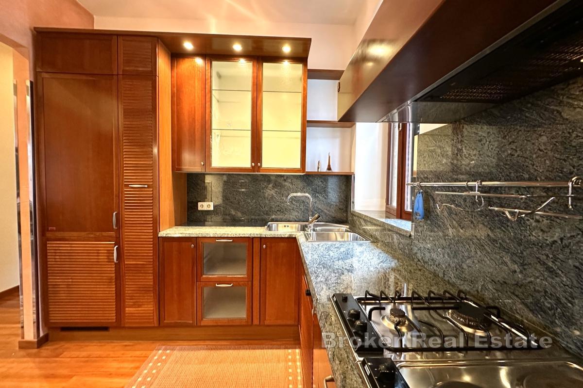 Elegante und geräumige Wohnung im Herzen der Stadt