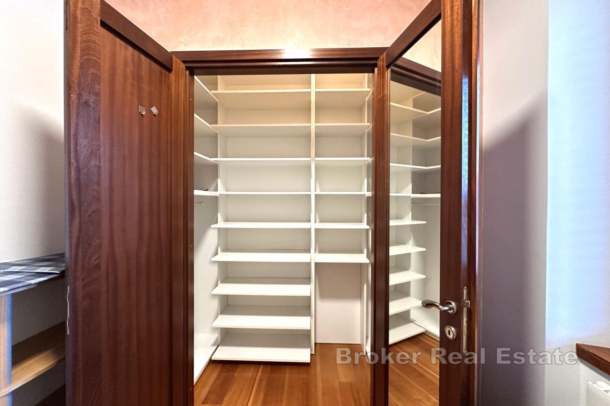 Elegante und geräumige Wohnung im Herzen der Stadt