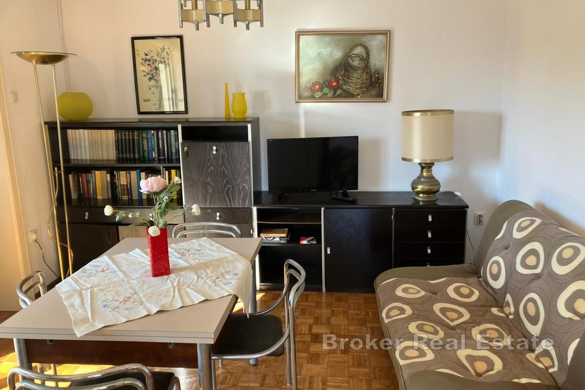 Apartmánový dům v první řadě u moře