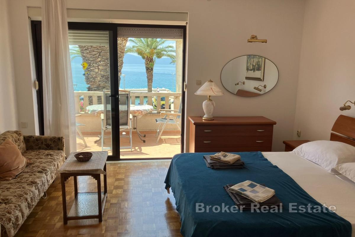 Immeuble en première rangée de la mer