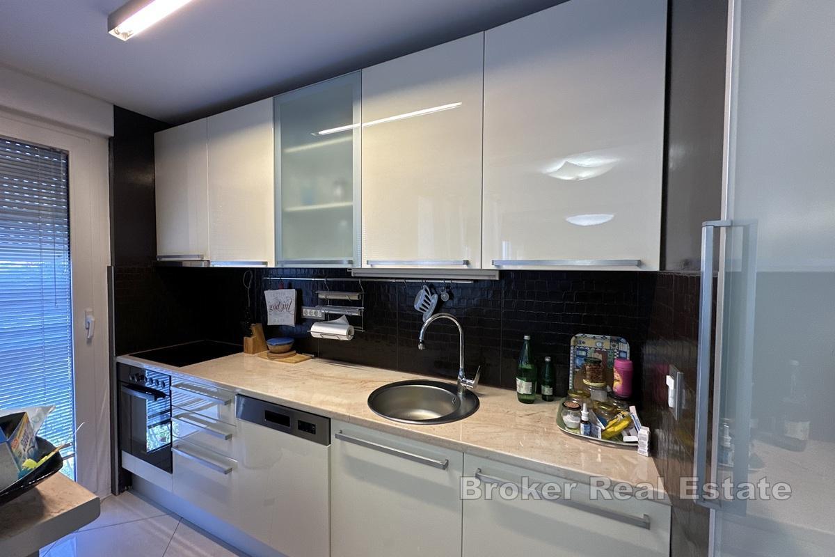 Просторная трехкомнатная квартира в привлекательном районе города