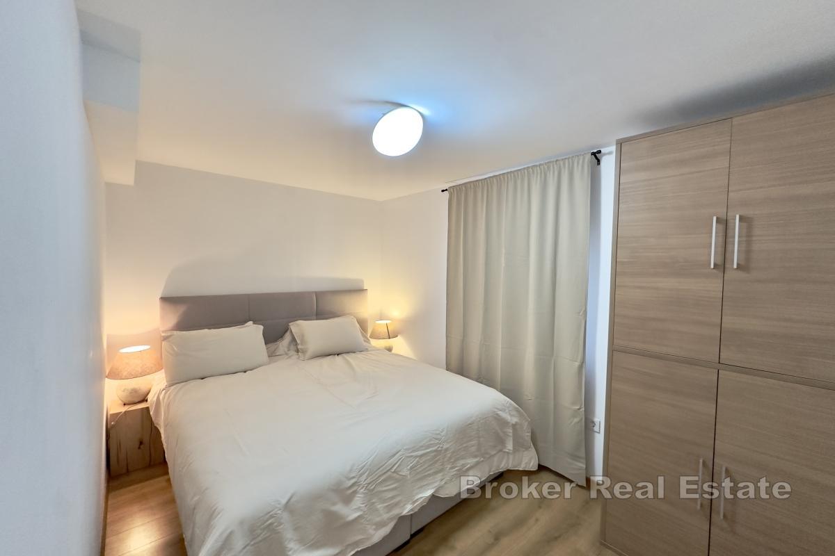 Kamenný dům s bazénem