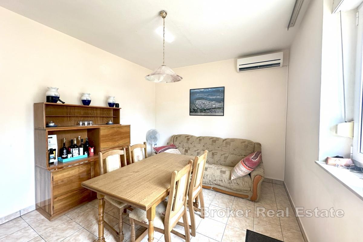Apartament z dwiema sypialniami, ogrodem i garażem