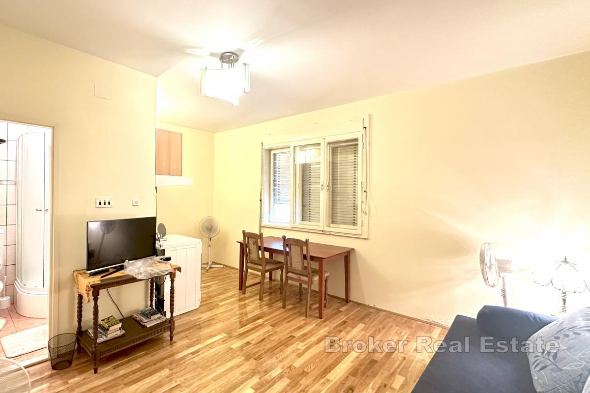 Apartament z dwiema sypialniami, ogrodem i garażem