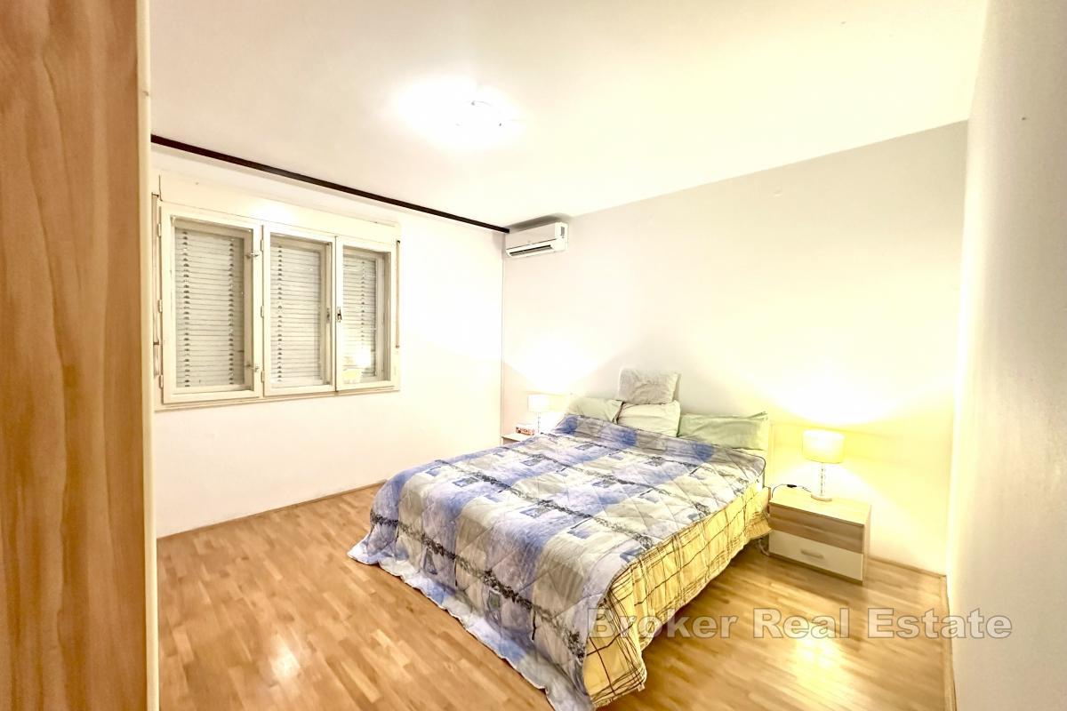 Apartament z dwiema sypialniami, ogrodem i garażem