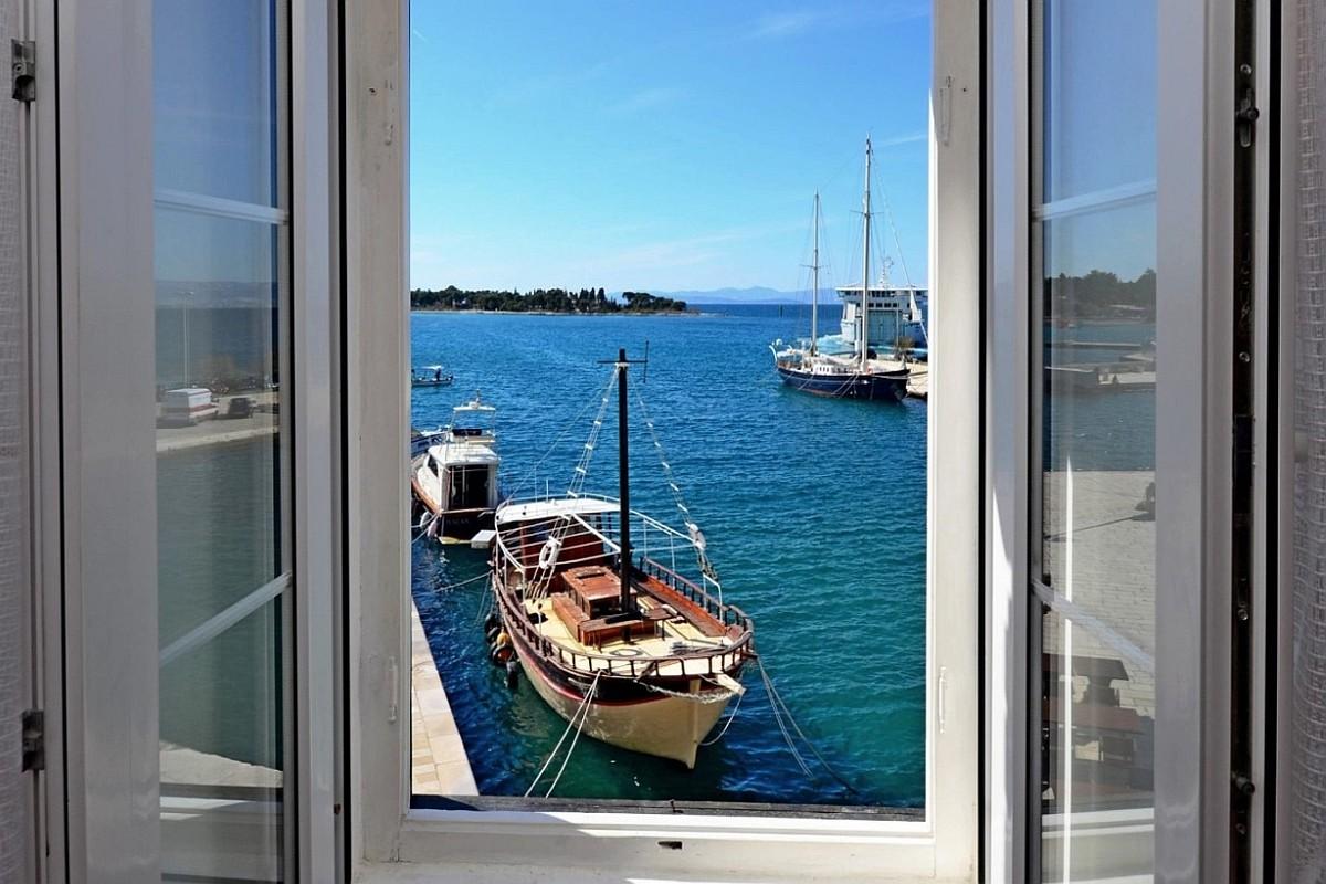 001-2049-52-Brac-Three-apartment-units-in-the-first-row-to-the-sea