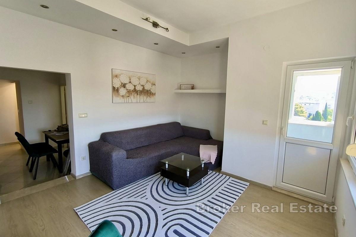 Appartement trois chambres avec vue sur la ville et la mer