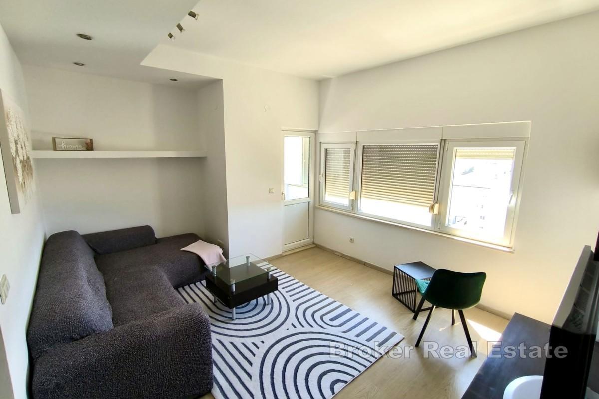 Appartement trois chambres avec vue sur la ville et la mer