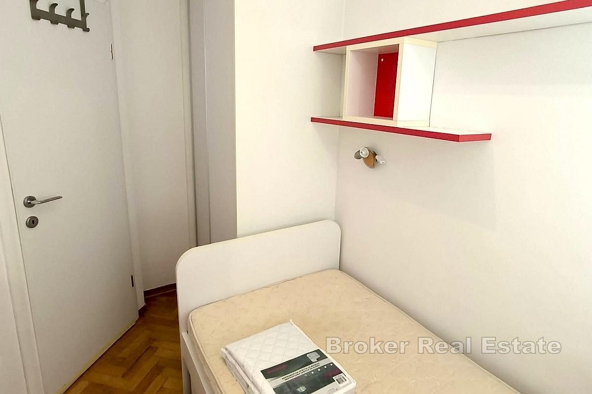 Appartement trois chambres avec vue sur la ville et la mer