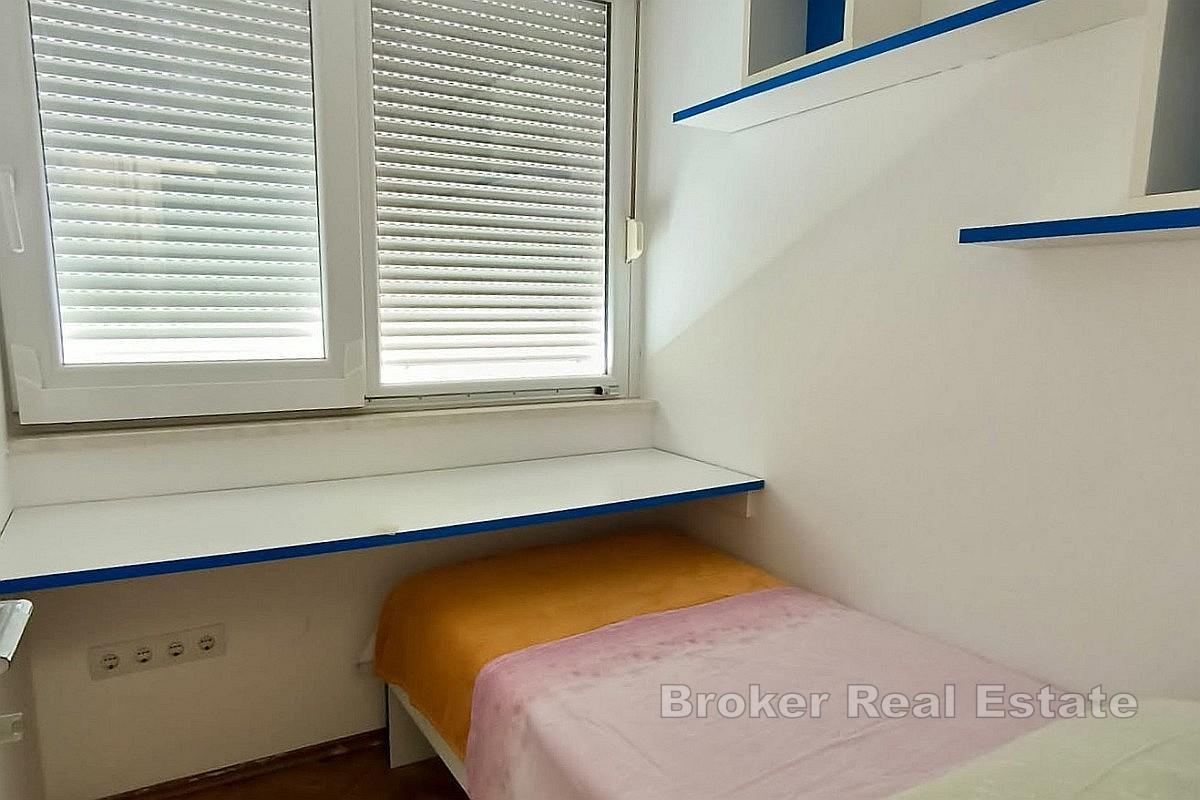 Appartement trois chambres avec vue sur la ville et la mer