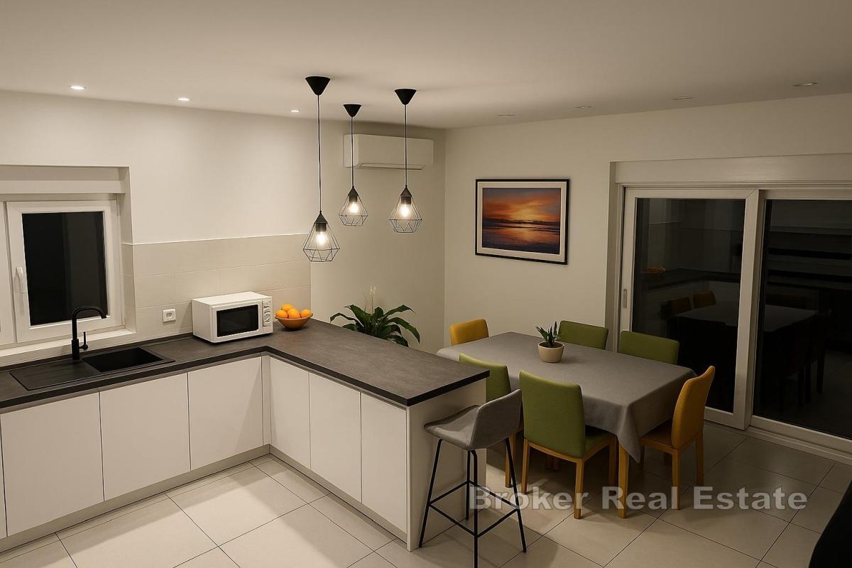 Wolnostojący, nowo wybudowany dom w spokojnej okolicy