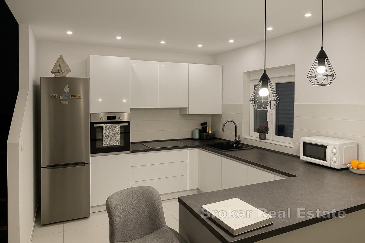 Samostojeća novosagrađena kuća na mirnoj lokaciji