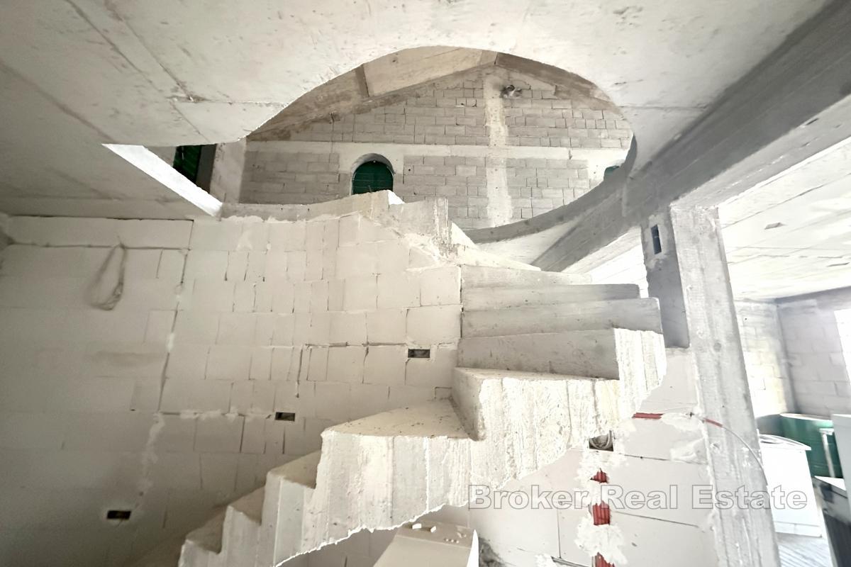 Casa indipendente in costruzione grezza