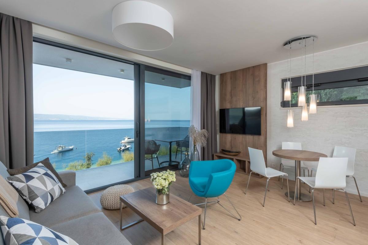 001-2049-58-Omis-Luxury-two-bedroom-apartment-first-row-to-the-sea-for-sale