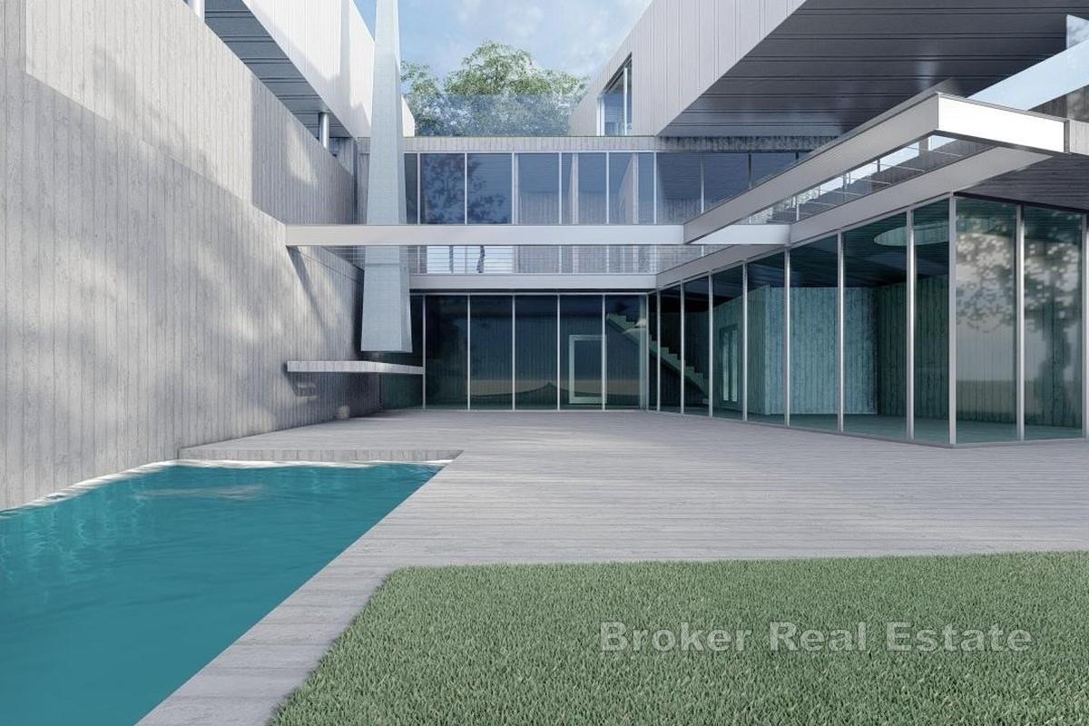 Привлекательный участок под застройку недалеко от моря