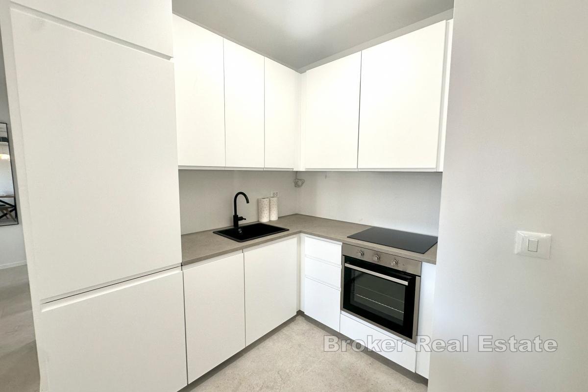 Trerumslägenhet med terrass och parkering, första inflyttning