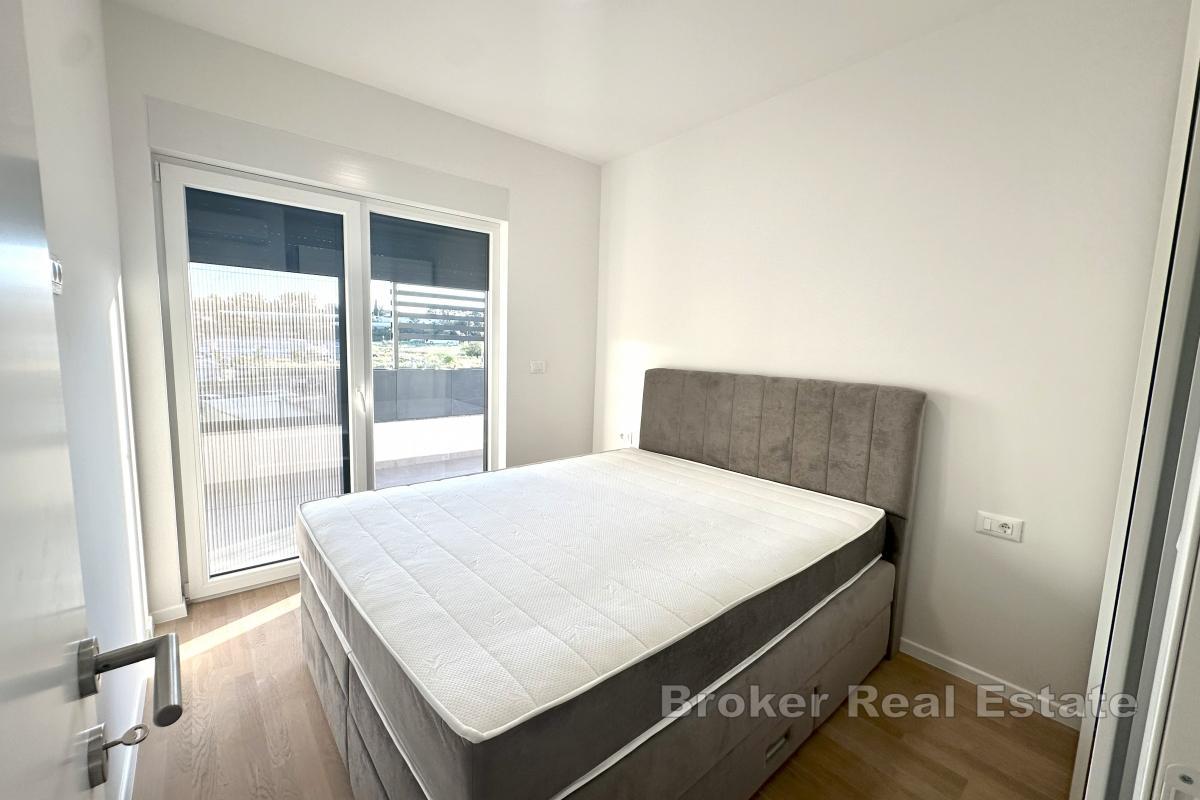 Trerumslägenhet med terrass och parkering, första inflyttning