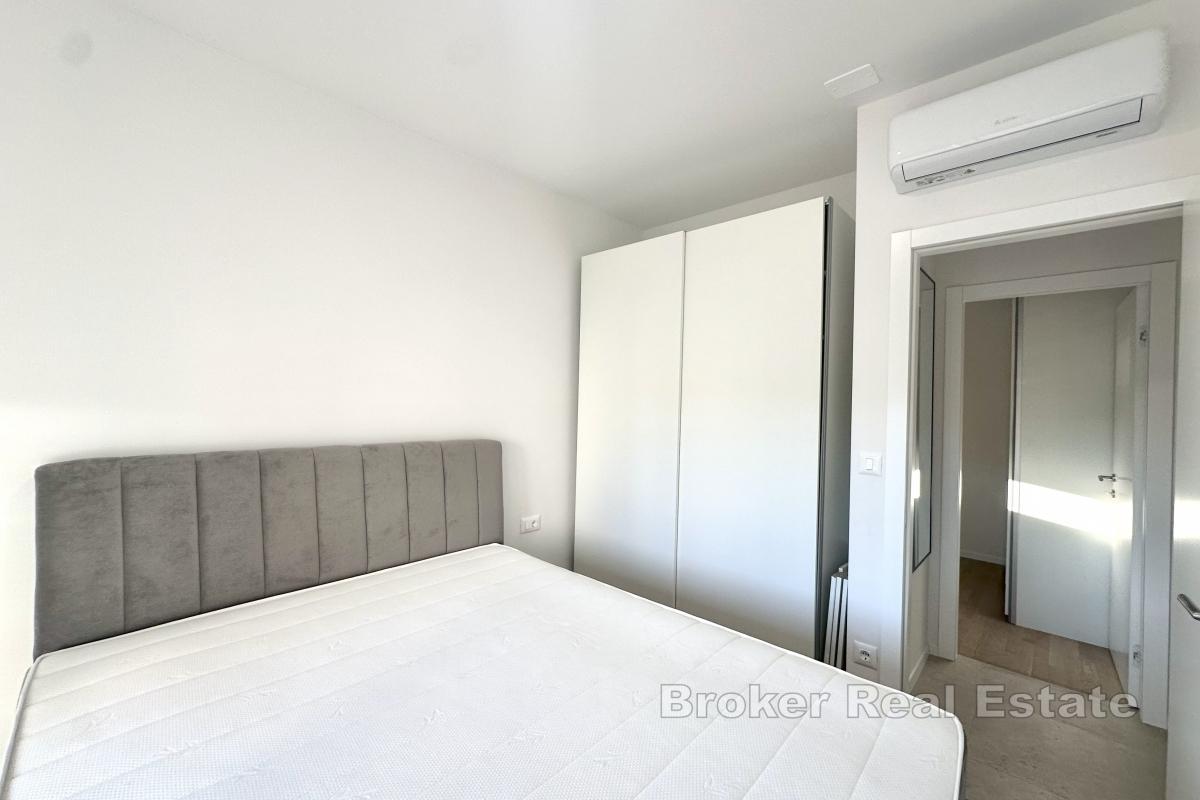 Trerumslägenhet med terrass och parkering, första inflyttning