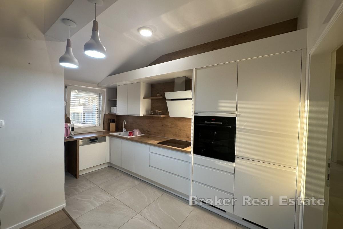 Dvosoban stan s pogledom na more