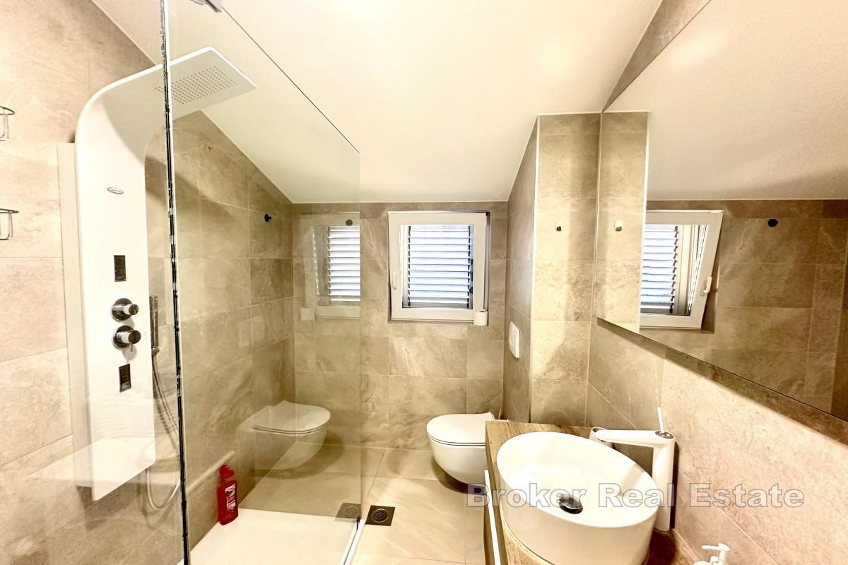 Appartamento con due camere da letto e vista mare