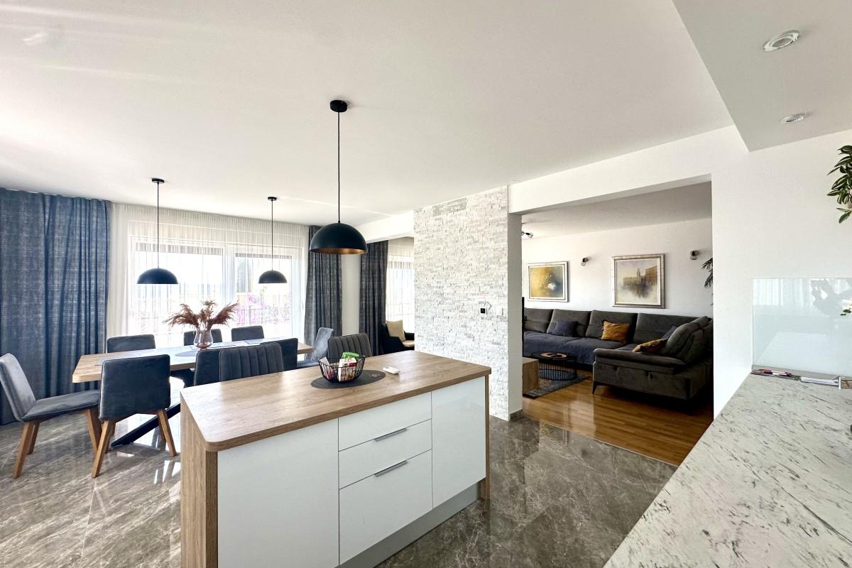 Duplex takvåning med havsutsikt