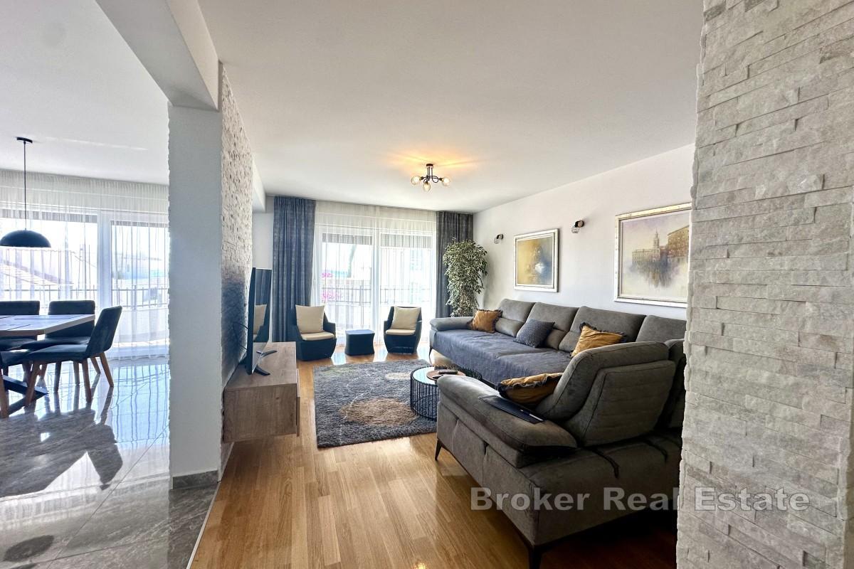 Duplex takvåning med havsutsikt