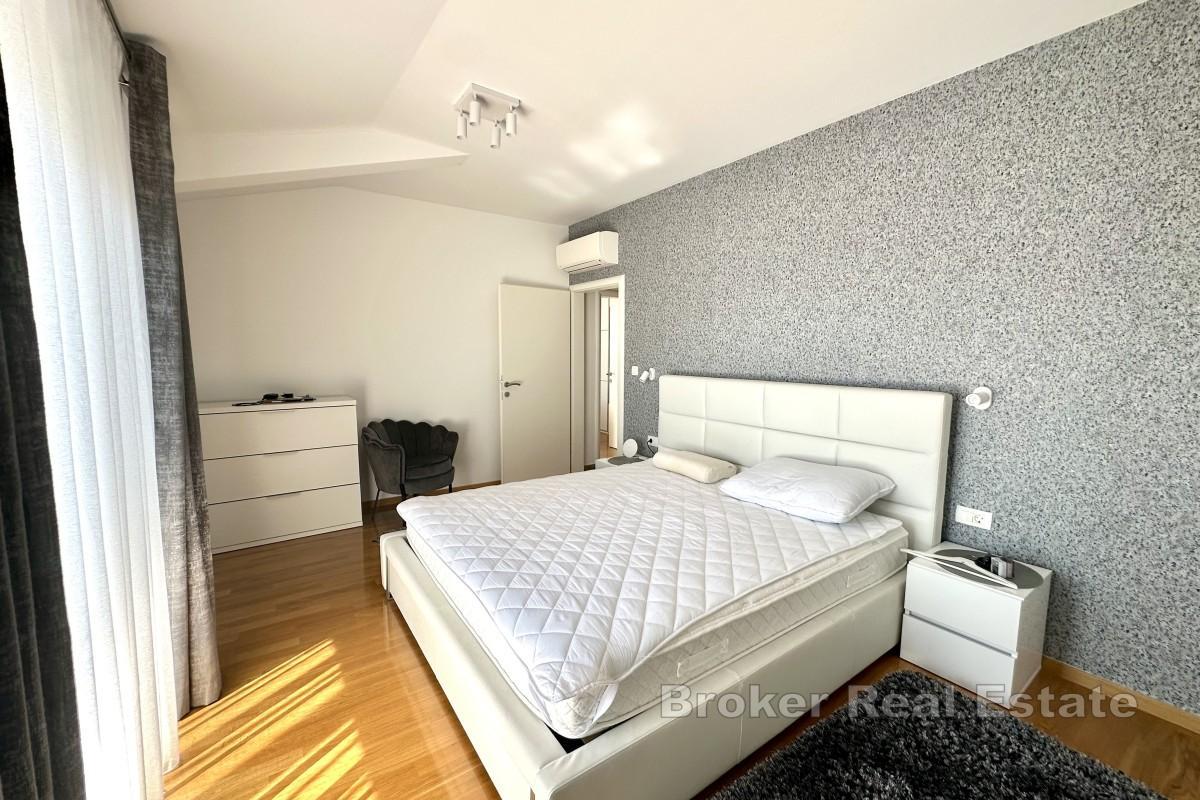 Duplex takvåning med havsutsikt
