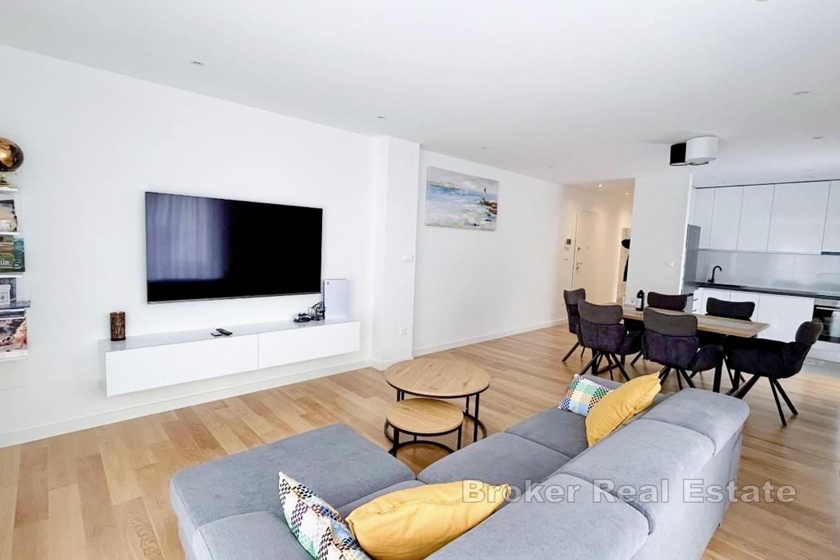 Umeblowane mieszkanie z dwiema sypialniami w nowym budynku