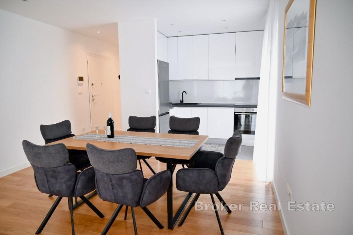 Umeblowane mieszkanie z dwiema sypialniami w nowym budynku