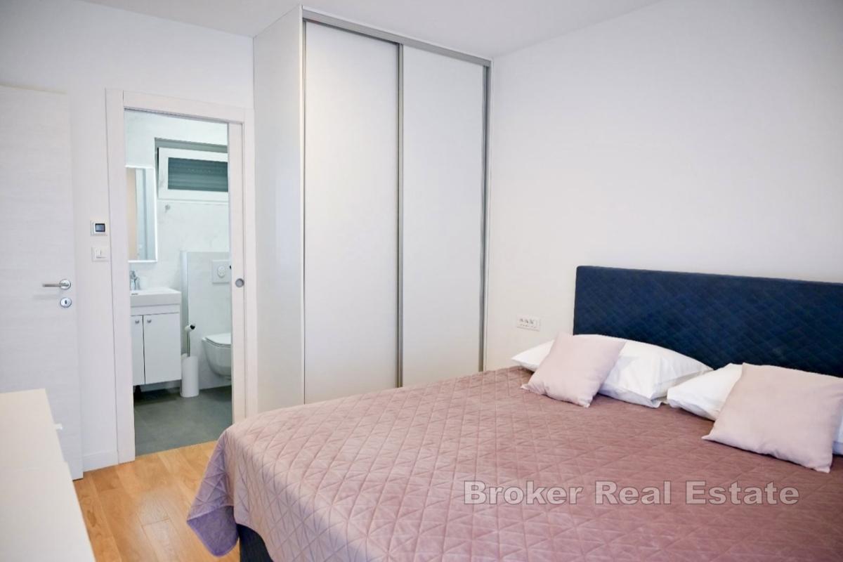 Umeblowane mieszkanie z dwiema sypialniami w nowym budynku