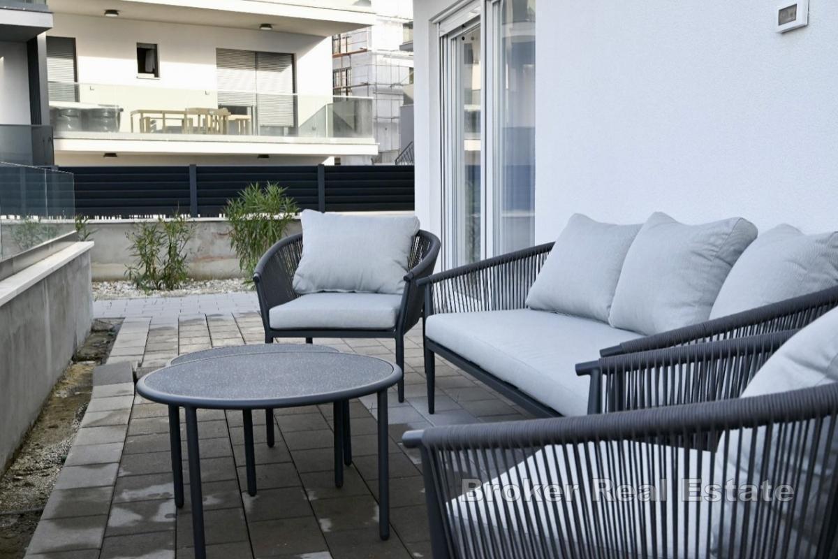 Меблированная двухкомнатная квартира в новостройке