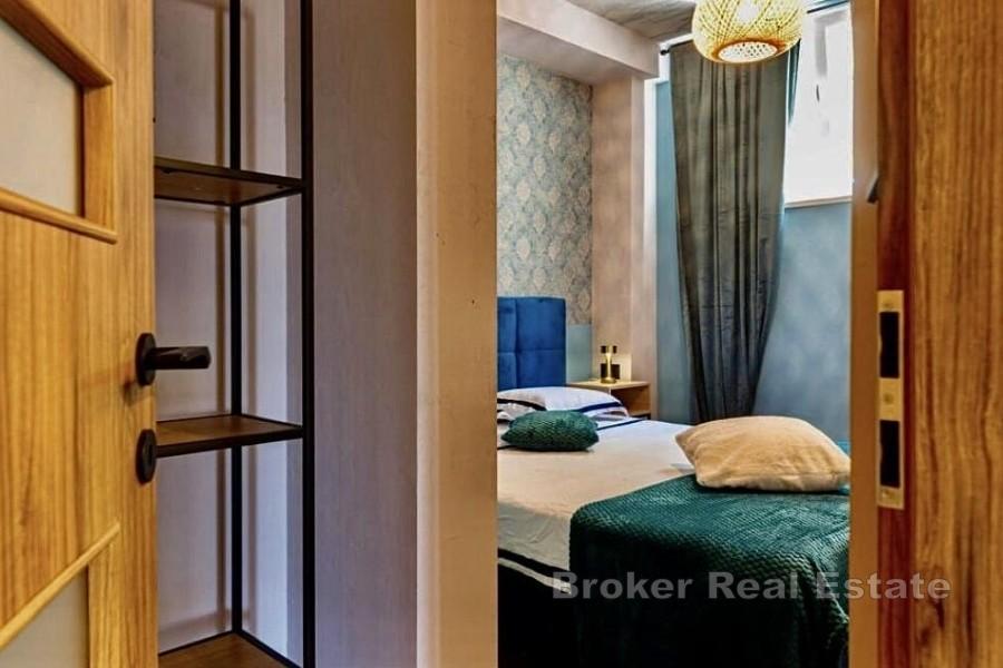 Zwei-Zimmer-Wohnung mit Pool und Garten