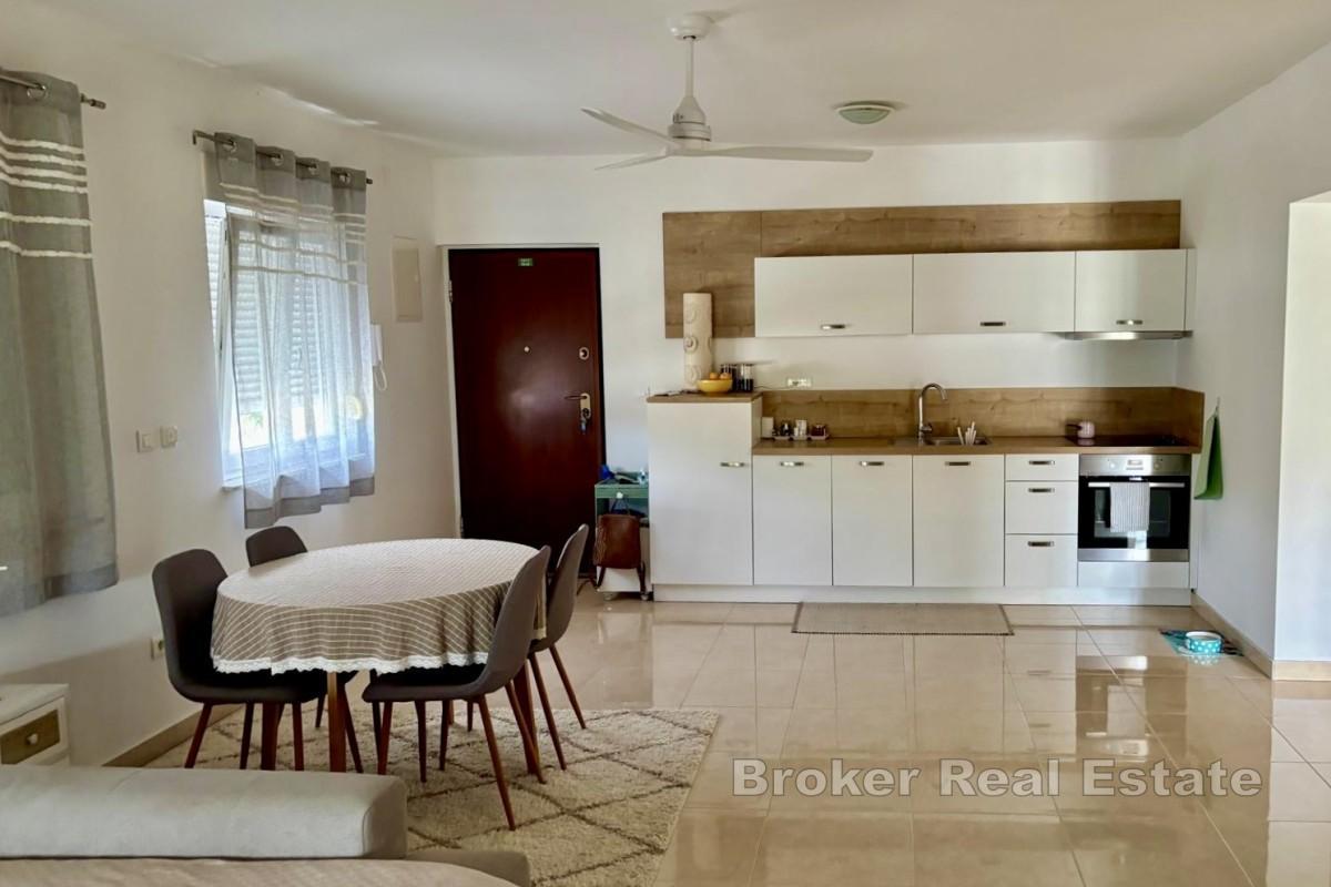 Spacieux appartement deux chambres avec terrasse et jardin