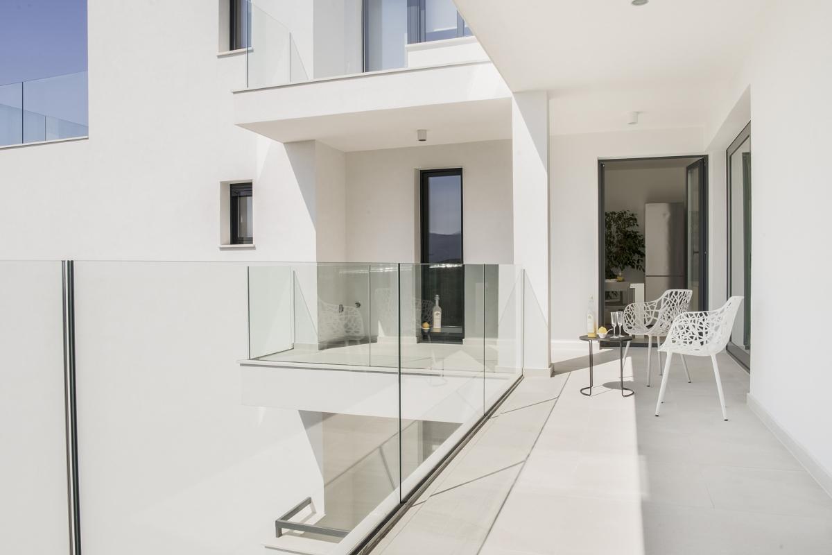 Moderno appartamento con vista mare