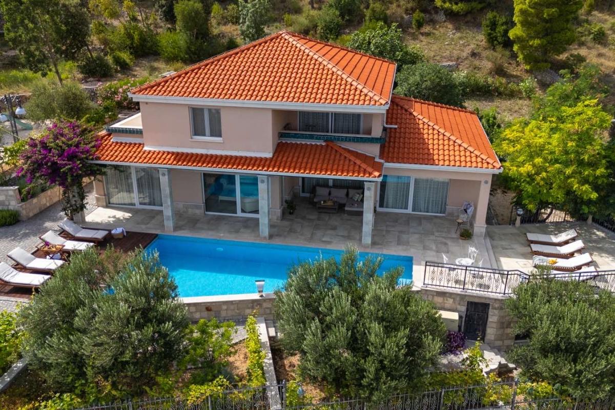 001-2049-83-Omis-Villa-with-pool-and-an-open-sea-view-for-sale
