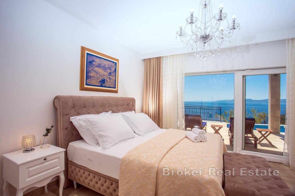 Vila s bazenom i otvorenim pogledom na more