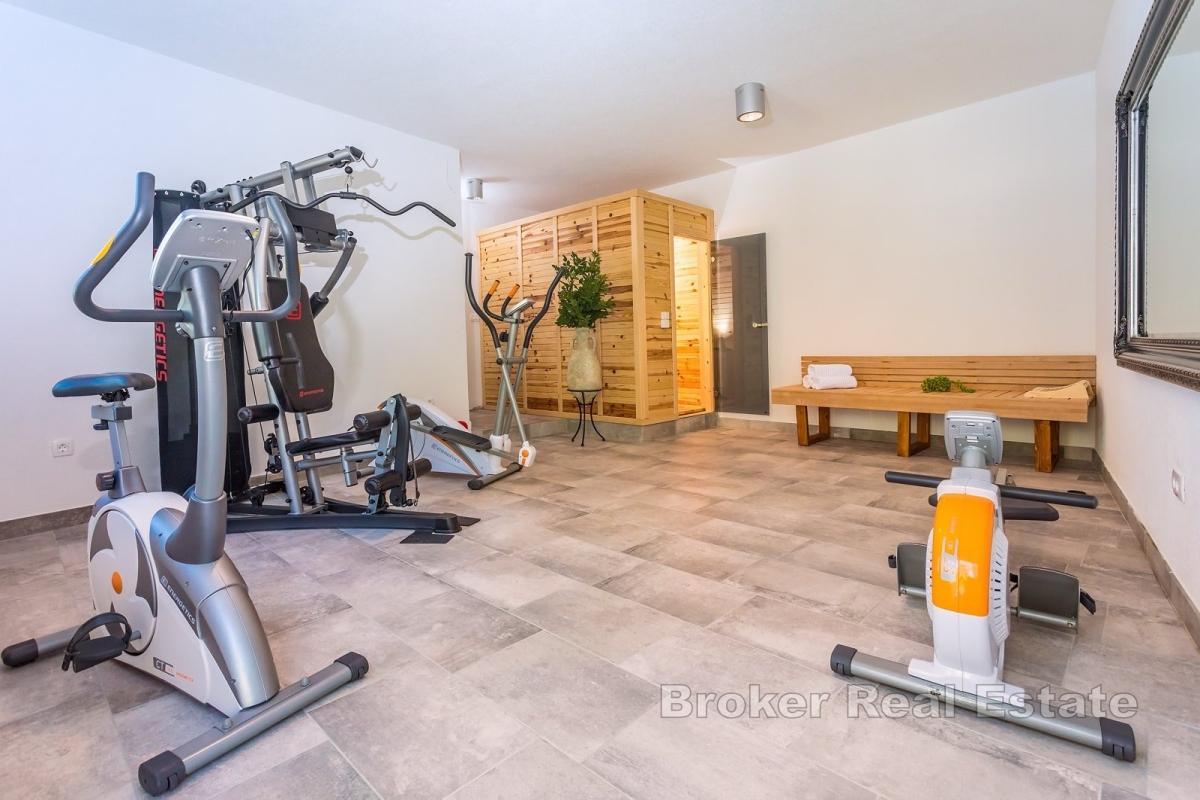 Vila s bazenom i otvorenim pogledom na more