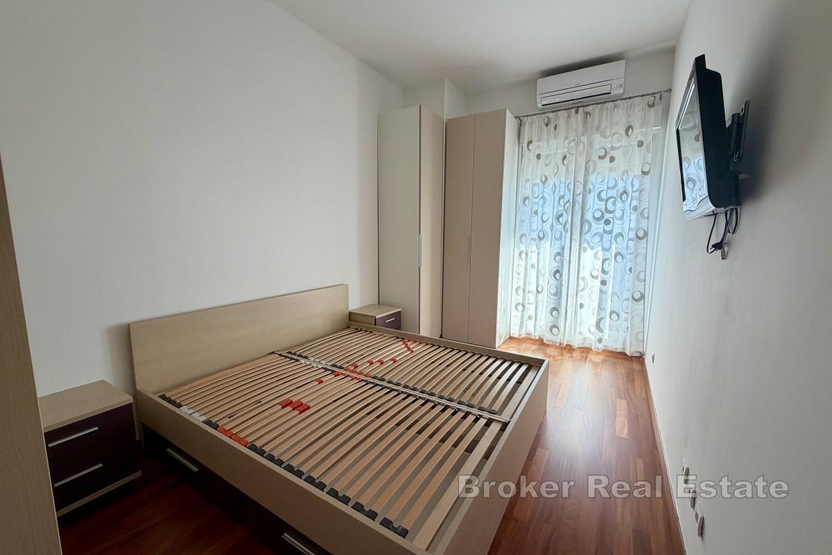 Appartamento con tre camere da letto e vista mare