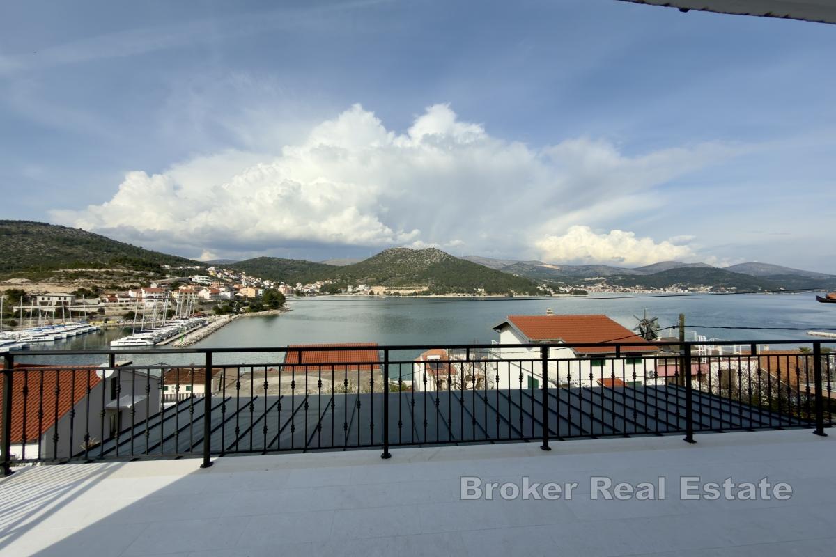 Tri apartmanske jedince s pogledom na more