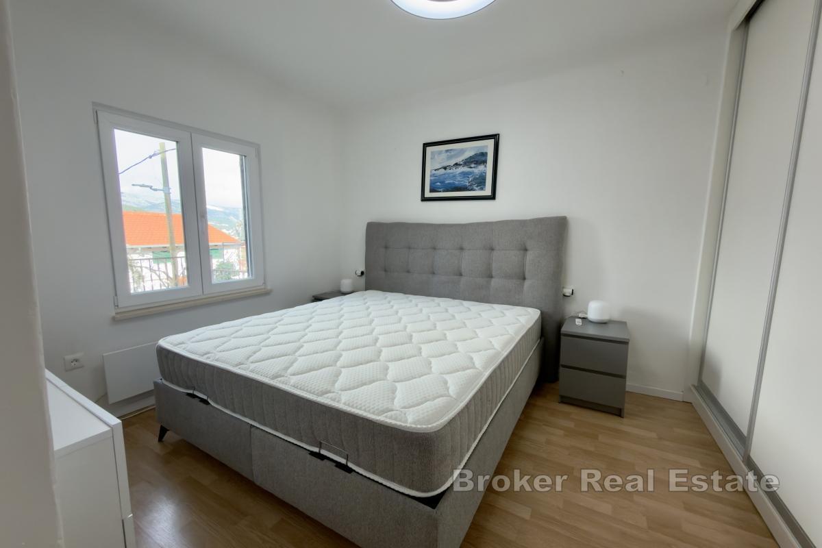 Tri apartmanske jedince s pogledom na more