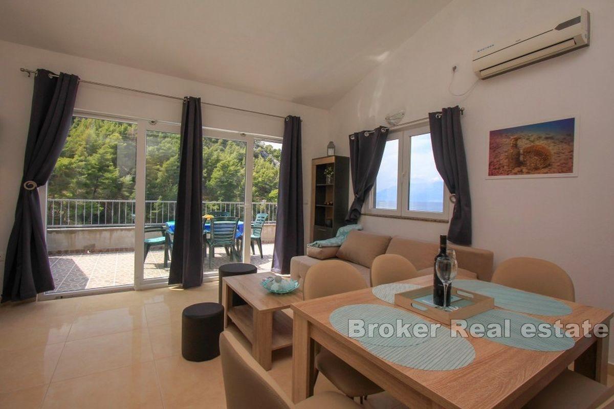 Apartment house first row to the sea