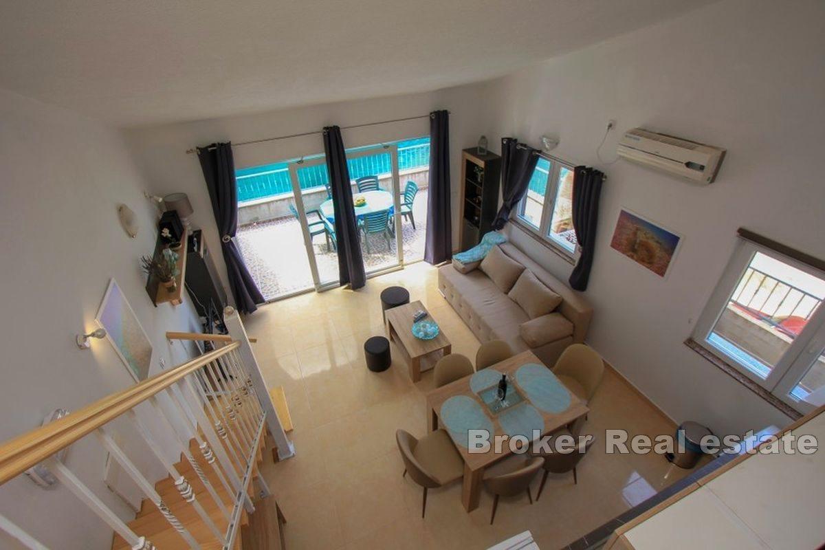 Apartmenthaus in erster Reihe zum Meer