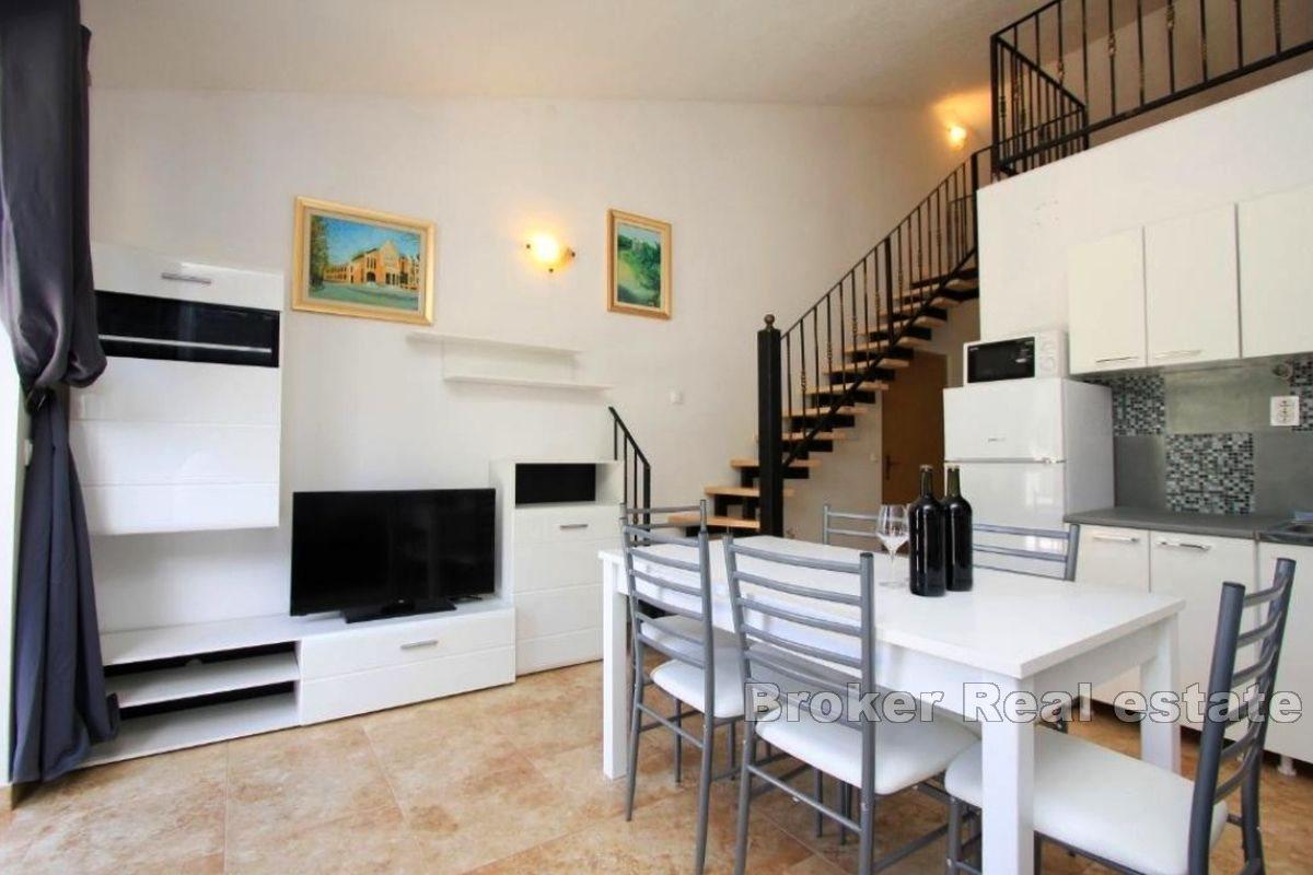 Apartmenthaus in erster Reihe zum Meer
