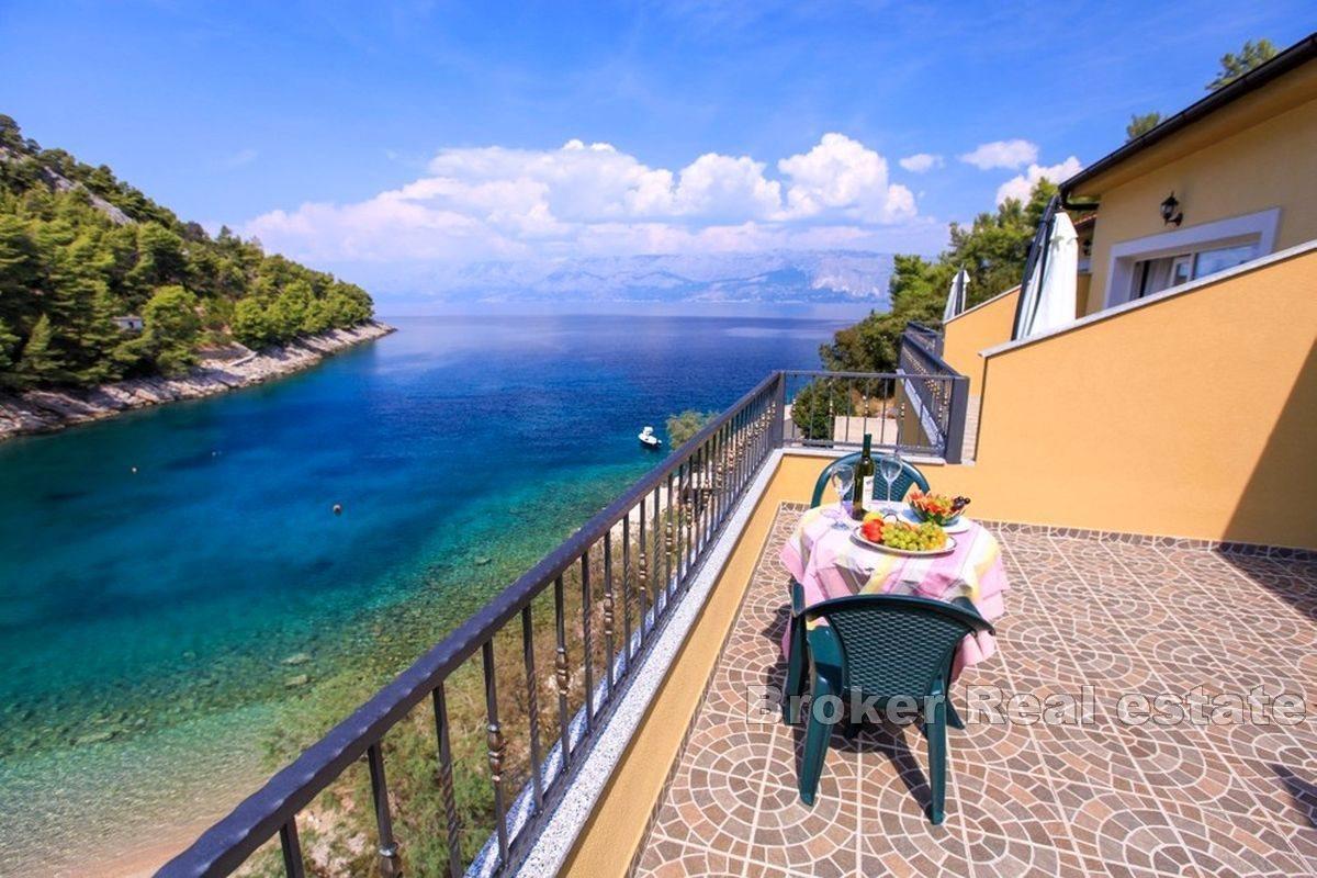 Apartment house first row to the sea