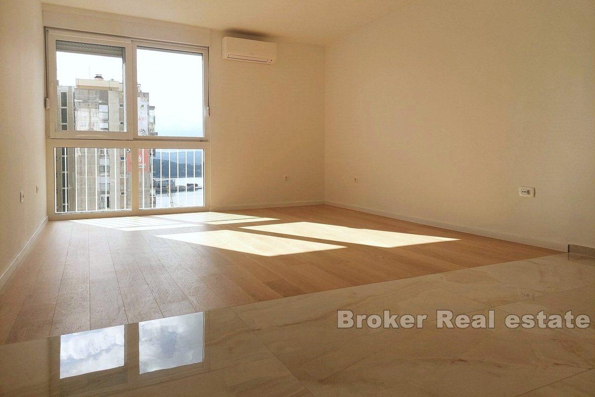 Apartment with a sea view, close to the city center