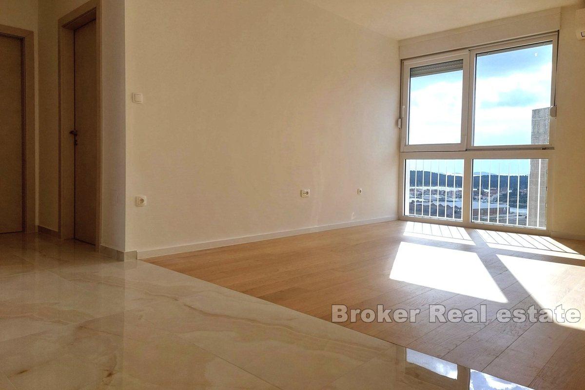 Apartament z widokiem na morze, blisko centrum miasta