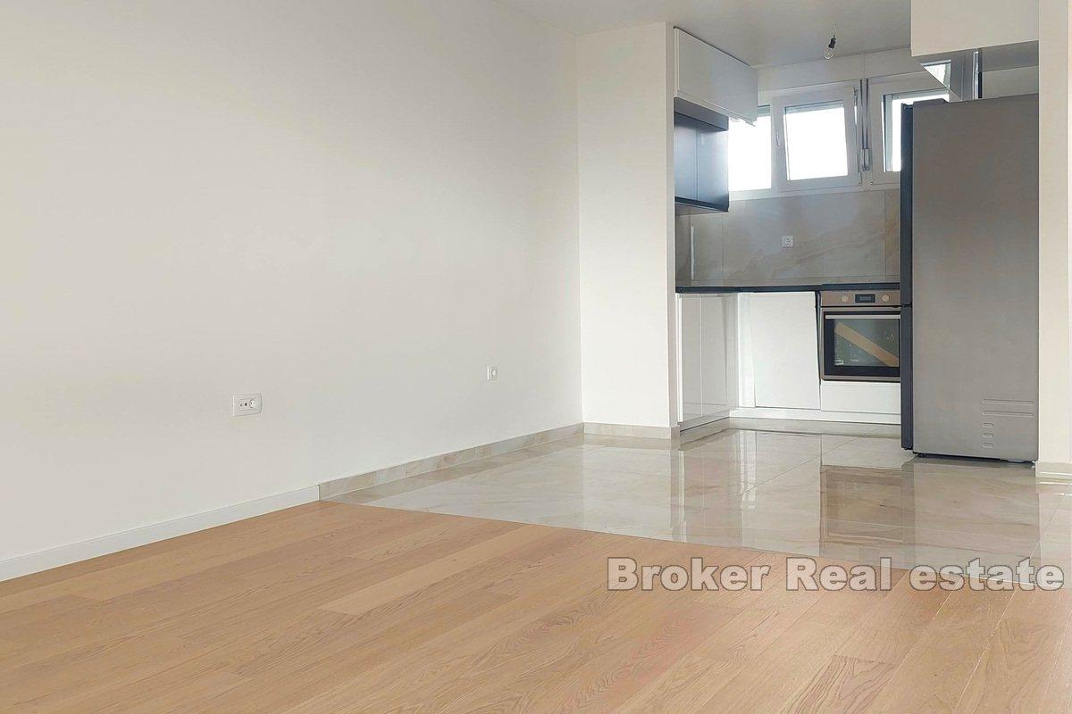 Apartment with a sea view, close to the city center