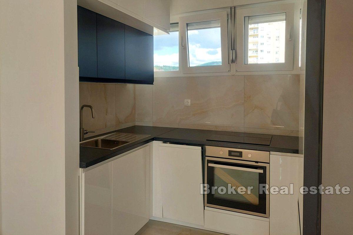 Apartment with a sea view, close to the city center