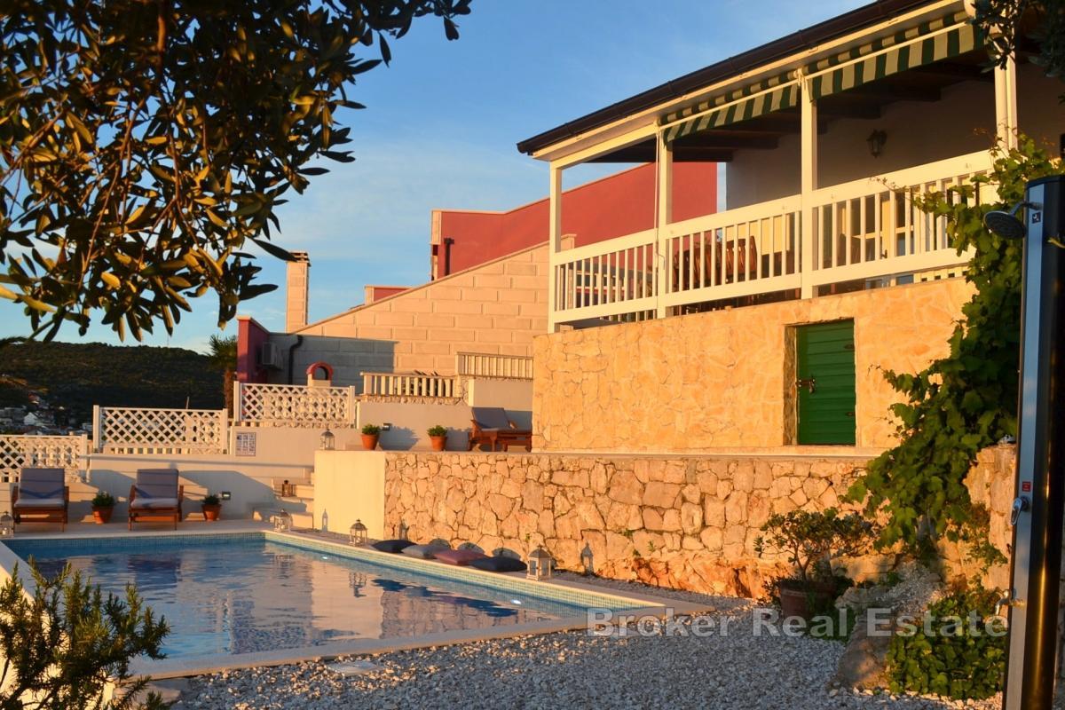 Première rangée de la mer, charmante maison avec piscine