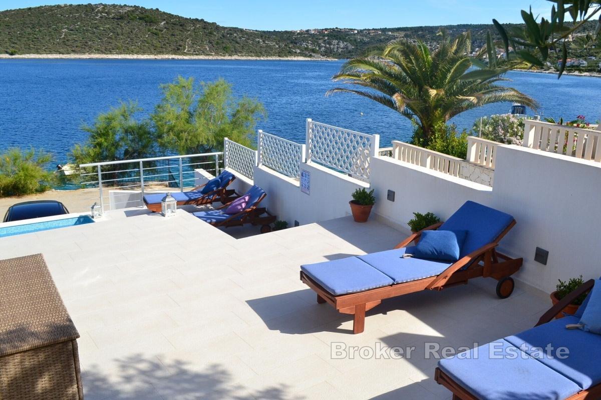 Erste Reihe zum Meer, charmantes Haus mit Swimmingpool